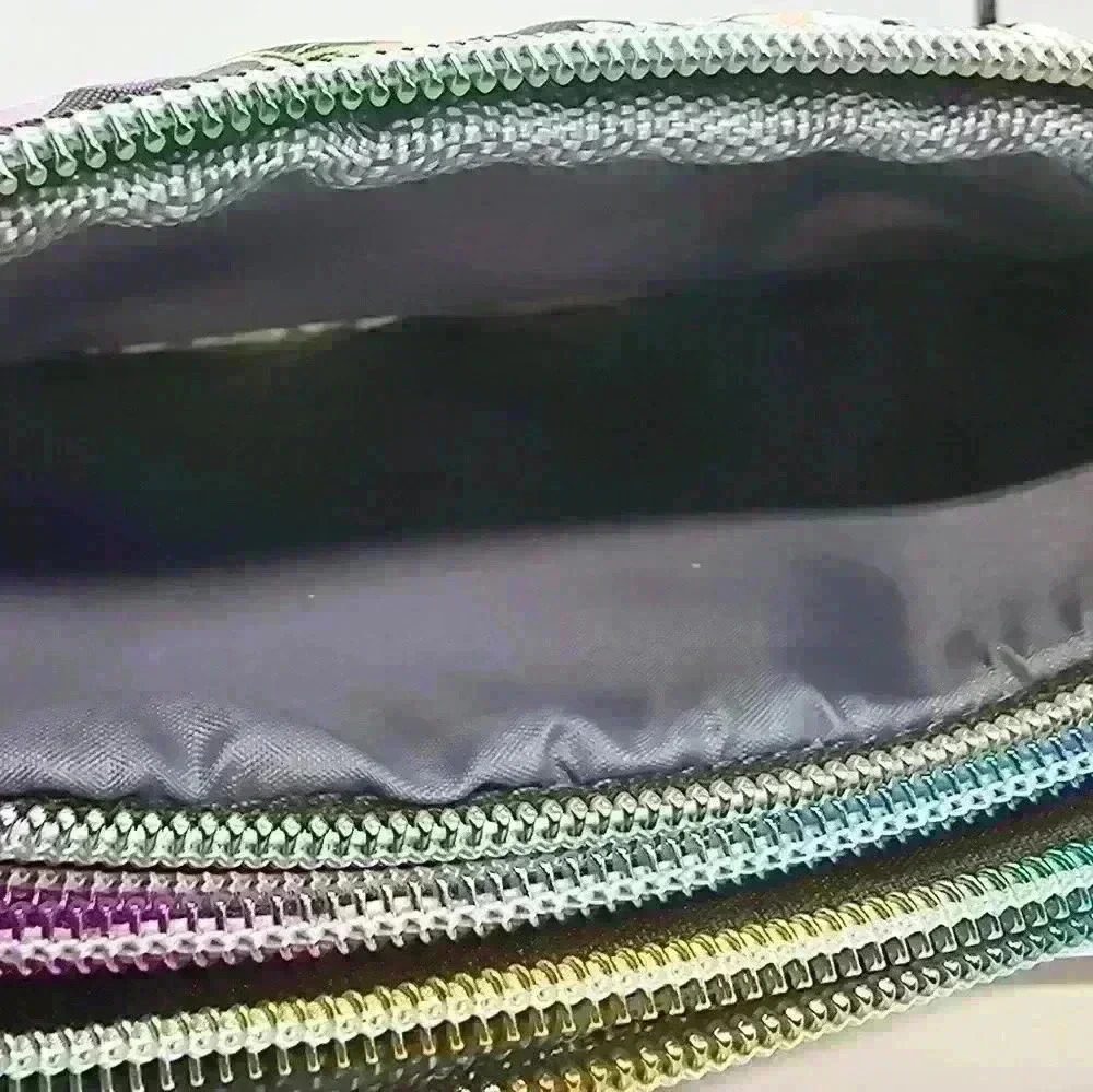 NWOT Fabulous Women's Clutch - Picture 5 of 7